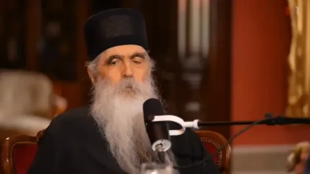 Episkop bački Irinej ućutkao blokaderku Mariji Vasič: " "Pojas Presvete Bogorodice je fetišizacija?! To je primitivna kvalifikacija!" (VIDEO)