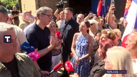 "Moraćemo da promenimo odnos prema deci u budućnosti" Vučić: Kada se slikam sa decom, njih 1.000 će reći da im se sviđa, a sa kučićima 10.000