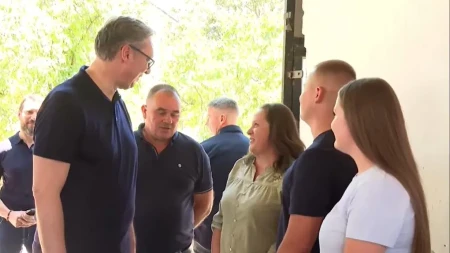 Vučić stigao u Gorčince, dočekali ga zvuci harmonike! (VIDEO)