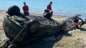 "Preplavile su me strašne emocije, zaplakao sam" Šok na Dunavu: Zbog niskog vodostaja pronađen auto koji je ukraden pre 13 godina (FOTO)