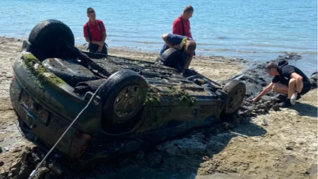"Preplavile su me strašne emocije, zaplakao sam" Šok na Dunavu: Zbog niskog vodostaja pronađen auto koji je ukraden pre 13 godina (FOTO)