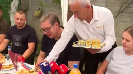 Kad je Vučić ovo čuo, odmah se oduševio: Daj mi jednu rakiju da popijem