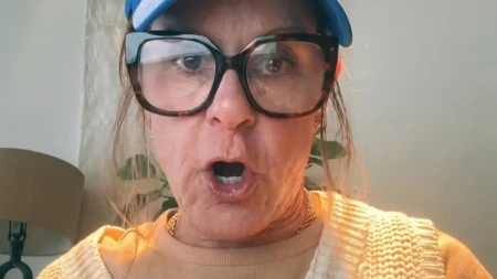 „Ako poljubim bebu, izbija rat“ Baka pokrenula lavinu kad je objavila spisak uslova pod kojima može da vidi unuče