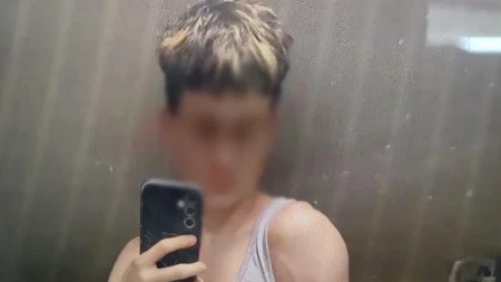 "Voleo je noževe i da se igra s njima": Detalji o dečaku (14) koji se sumnjiči za smrt očuha, poznatog hirurga! 