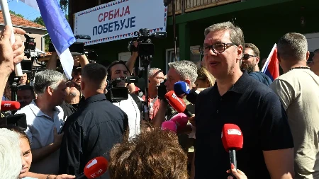 Vučić razgovarao s narodom i poslao važne poruke: Glasajte za njih, imaćete evro za 200 dinara i smanjenje plata!