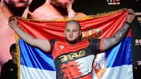 Spektakl u Areni: Jovan Leka izašao na borbu sa pesmom "Tamo daleko", pa razbio proivnika