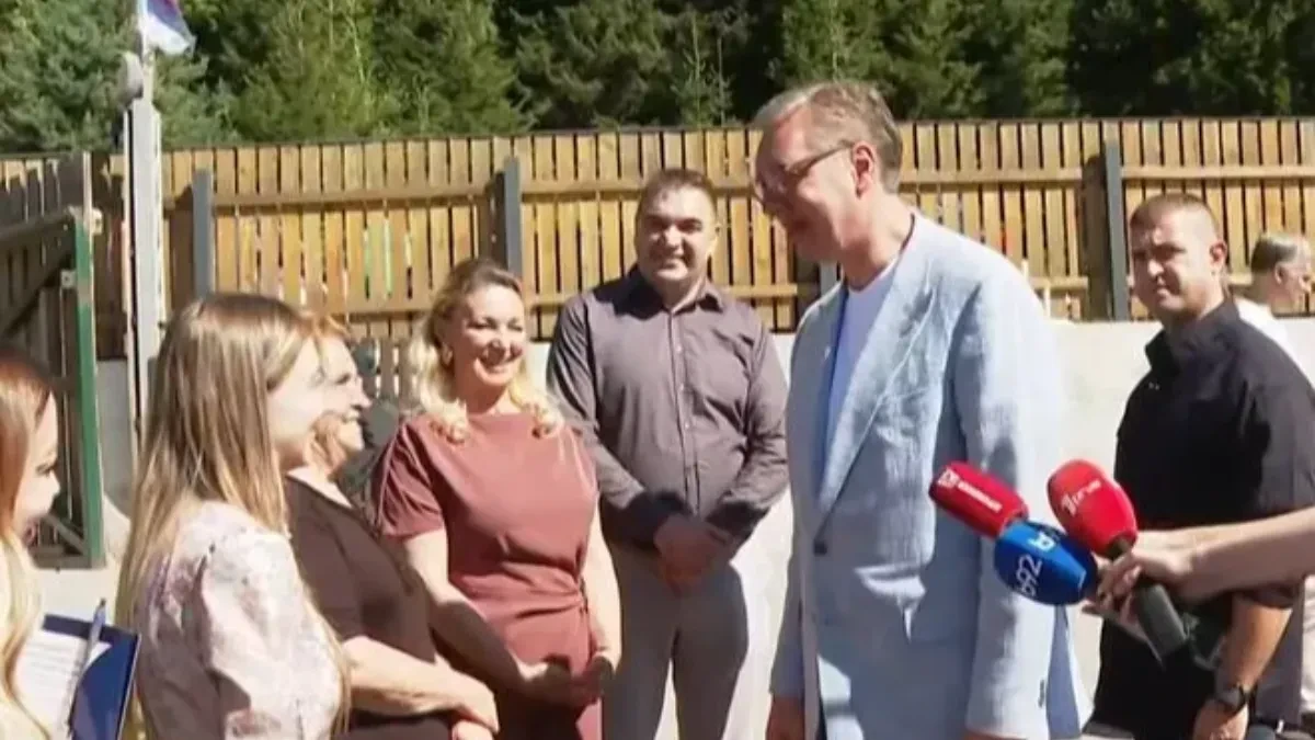 Vučić sa narodnom u Prijepolju: "Ovo je važno za nas kao zemlju da se ne brukamo" (VIDEO)