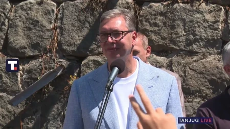 Vučić razgovara sa narodom i rešava probleme: "To ćemo odmah da radimo, odmah!" (FOTO/VIDEO)