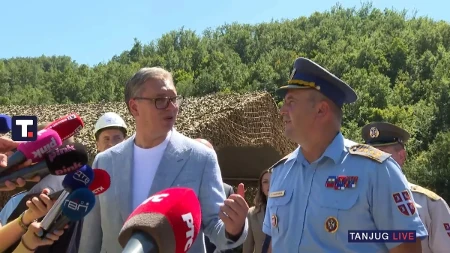 Vučić govori o vojnom roku: Evo kakve promene se najavljuju! (FOTO/VIDEO)