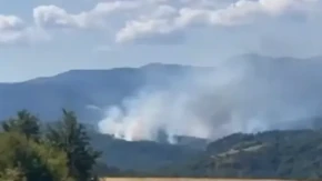 Snažna eksplozija u vojnoj fabrici u Bugarskoj! Buknuo požar, čuju se detonacije, stiglo hitno naređenje! (VIDEO)