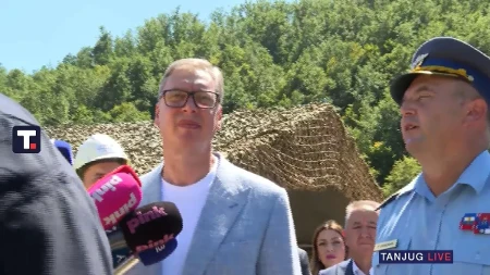 Predsednik Vučić o licemerju blokadera: Dobro je da su naučili šta je demokratija...