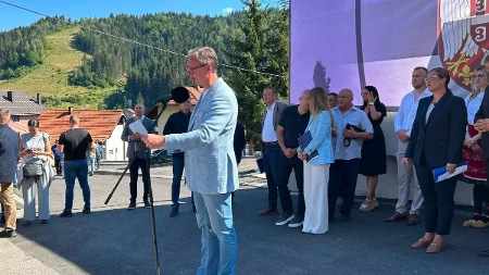 Predsednik Srbije u Novoj Varoši! Ogroman aplauz građana za Vučića: Nekoliko važnih stvari moramo da uradimo (VIDEO)