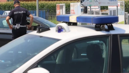 Krali novac i alkoho iz marketa u Novom Sadu: Policija uhapsila tri muškarca dok su pokušavali da opljačkaju kafić
