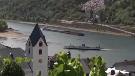 Evropi preti potpuni zastoj! Rajna pred podelom na dva dela, ključni plovni put mogao bi da stane