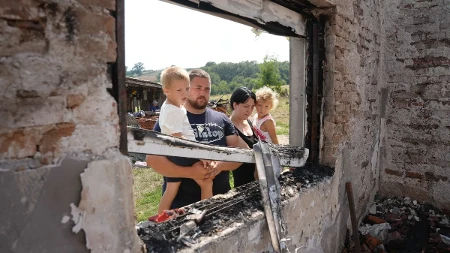 Grom udario u porodičnu kuću, majka sa dvoje dece bila unutra! Pavlovići su sve izgubili za pola sata