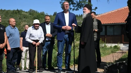 "Naša je obaveza da čuvamo i obnavljamo svetinje koje su vekovima čuvale naš narod" Vučić obišao manastir Dubnica (VIDEO)