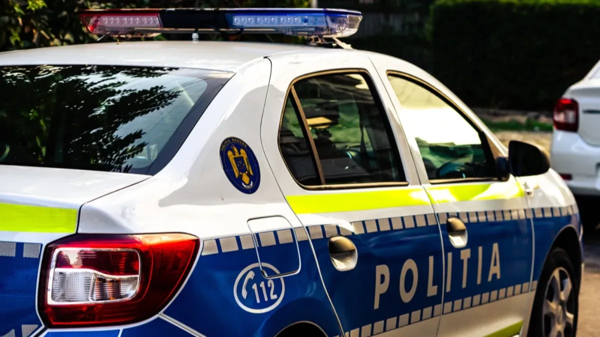 Zastrašjući snimak sa puta: Dete tokom vožnje ispada iz kombija, a nailazi kamion... (VIDEO)
