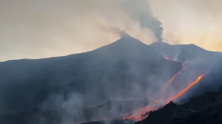 Eruptirala Etna, turisti ne mogu sa Sicilije! Zna se do kad će trajati obustava