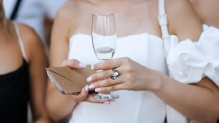 „Jel l’ se vi šalite?!“ Žena otkrila koliko daje mladencima u kovertu, Balkan zanemeo