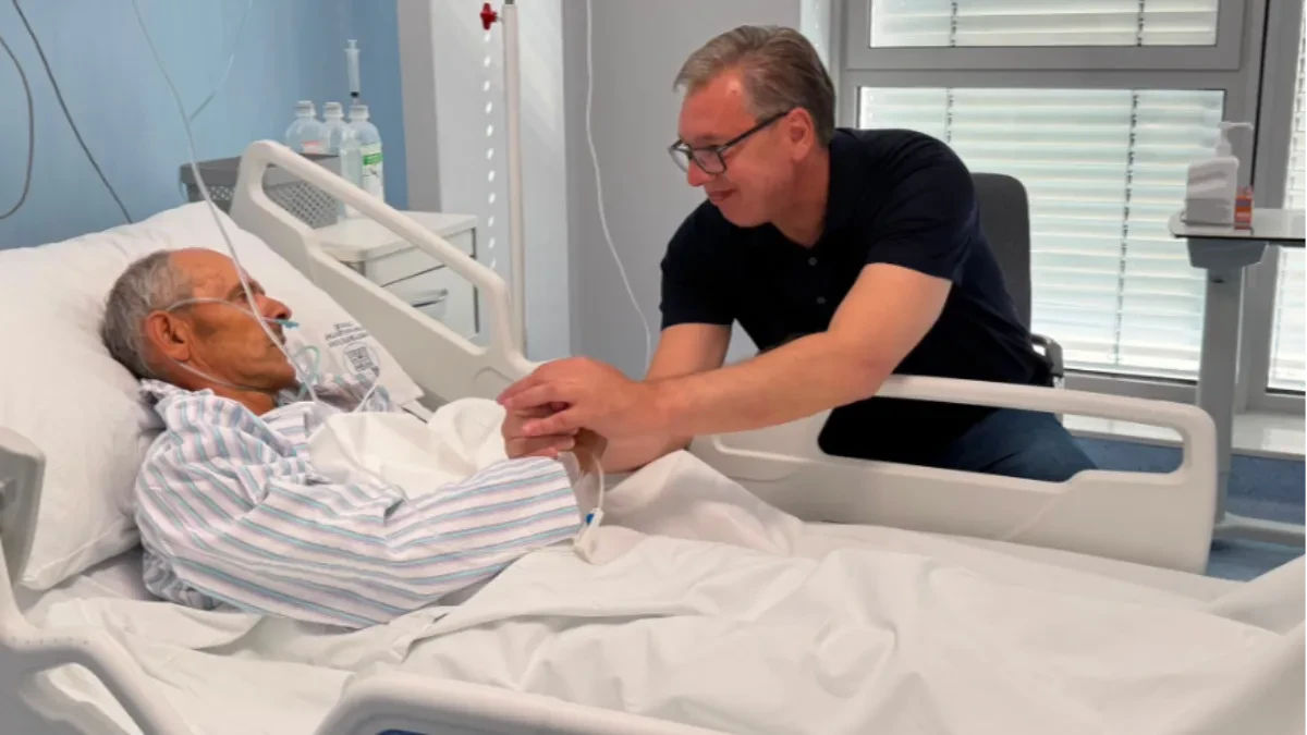 Vučić obišao pretučenog Raškovića: "Bez ikakvog razloga su ga tukli gotovo do smrti"