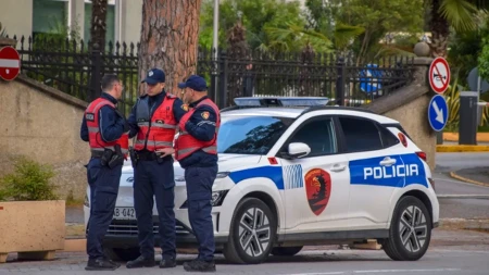Bogdan (4) nestao na letovanju u Albaniji: Porodica u očaju, policija i građani hitno pretražuju primorje