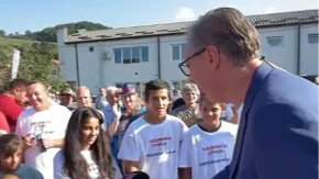 "Alal vera, alal vera" Kad je Vučić video njih 20, nije mogao da sakrije šta oseća