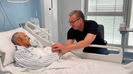 "Samo ih fotelja zanima" Vučić o podsmehu blokadera nakon posete pretučenom Nenadu Raškoviću
