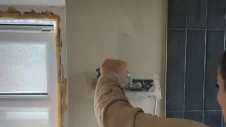 Sama je preuredila kupatilo mikrocementom, bez razbijanja pločica i majstora: Pogledajte kako