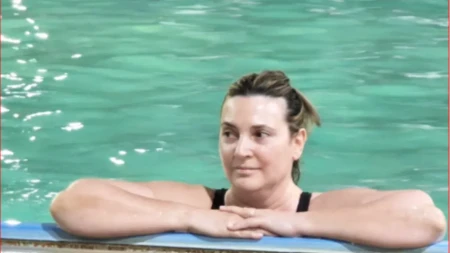 Milica Milša u 58. godini pozira u kupaćem i bez šminke: Prizor koji se retko viđa (FOTO)