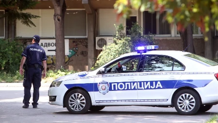 Haos na Zvezdari: Polomio staklo na autobusu pa flašom povredio policajca!
