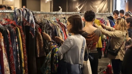 Kupila haljinu u second handu za 1.500 dinara, a onda kod kuće pogledala etiketu: Usledio je šok kakav nije očekivala!