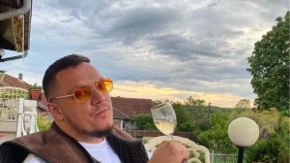 Poznatog Srbina opkolile ajkule: Zveri počele da mu prilaze, a evo kako je on reagovao (VIDEO)