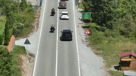 DRON SNIMAO BAHATE VOZAČE U MOJKOVCU: Kažnjeno 15 zbog opasnog preticanja, Srbin odbio test na drogu