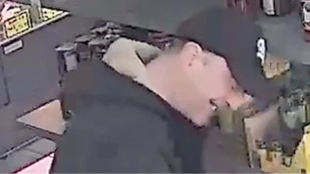 Manijak seksualno uznemiravao dečaka (9) u mesari: Nadzorne kamere snimile jeziv napad (FOTO)