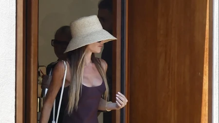 Haljina za prave dame: Lepršava i svilenkasta, u njoj se nećete kuvati, luksuz samo takav