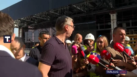 Vučić se našalio sa Malim: Ako sve bude na vreme, u novembru skačem obučen u Savu