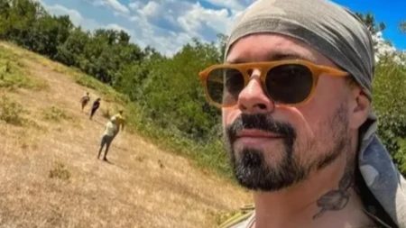 "Tog jutra sam i ja poginuo sa tobom": Devojka našeg pevača nastradala je u saobraćajnoj nesreći, i dan danas se ne miri sa gubitkom