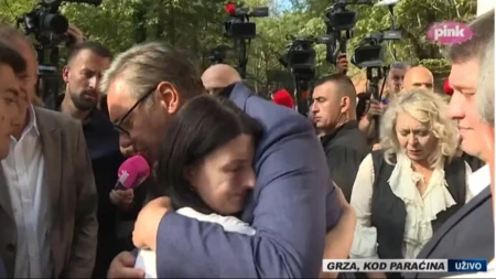 "Da nije vas, moj Aleksandar ne bi imao nadu za život!" Majka dečaka kroz suze se lično zahvalila: Pozovi mi odmah Sanju iz RFZO da vidim kada će da dobije lek (VIDEO)