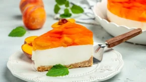 Brzi, a neodoljivi čizkejk sa breskvama: Desert bez pečenja