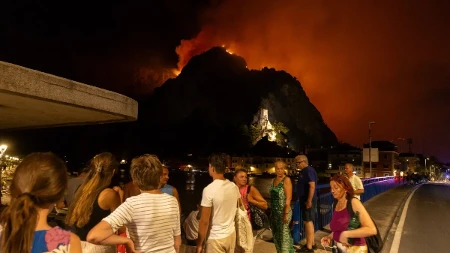 Gore kuće, odjekuju eksplozije, ima povređenih: Apokaliptični prizori u komšiluku (VIDEO)