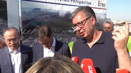 Treba da predamo ključeve, imamo tri i po meseca! Vučić otkrio: Neki vlasnici kompanija spavaju tu u kontejnerima