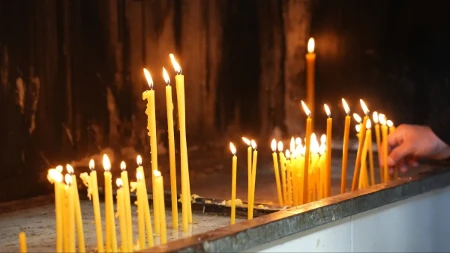 Kako se pravilno pale sveće na groblju: Evo šta treba da znate