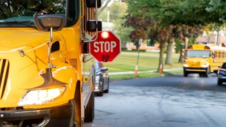 Autistična devojčica ostala sama u autobusu: Satima se borila na ekstremnoj vrućini, niko da joj pomogne