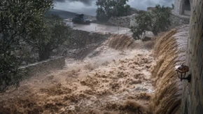Grom je pogodio dok je bila zarobljena u kolima: Grčku progutao potop, ljudi vrištali za pomoć (VIDEO)