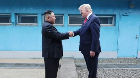 "U odličnim smo odnosima" Tramp objavio fotografiju sa Kim Džong Unom