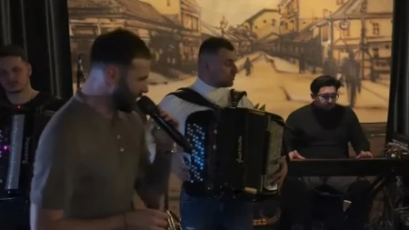 Razveo se nakon 8 godina, pa napravio dete ljubavnici: Pevač iskreno progovorio: "Viđam se sa bivšom ženom"