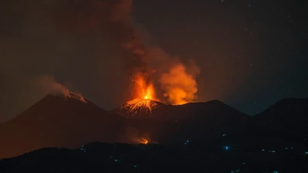 Pojavio se novi otvor na Etni iz kog kulja lava! Otkazuju se dolazni letovi za Siciliju!