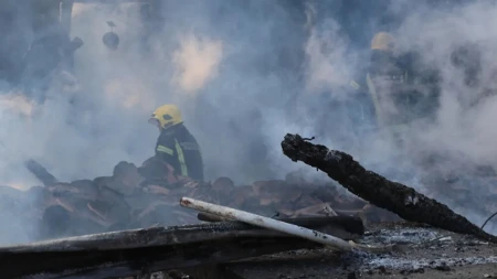 U požaru kod Smedereva poginuo muškarac, a drugi teško povređen: Vatra se otrgla kontroli 