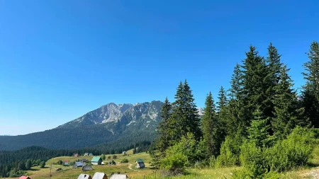 Posebno selo na Balkanu, evo i zbog čega: Bosača - jedino stalno naseljeno mesto na 1.600 metara nadmorske visine, prizori oduzimaju dah (FOTO)