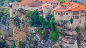 Kuće koje prkose prirodi: Na ovim neverovatnim mestima ljudi žive vekovima